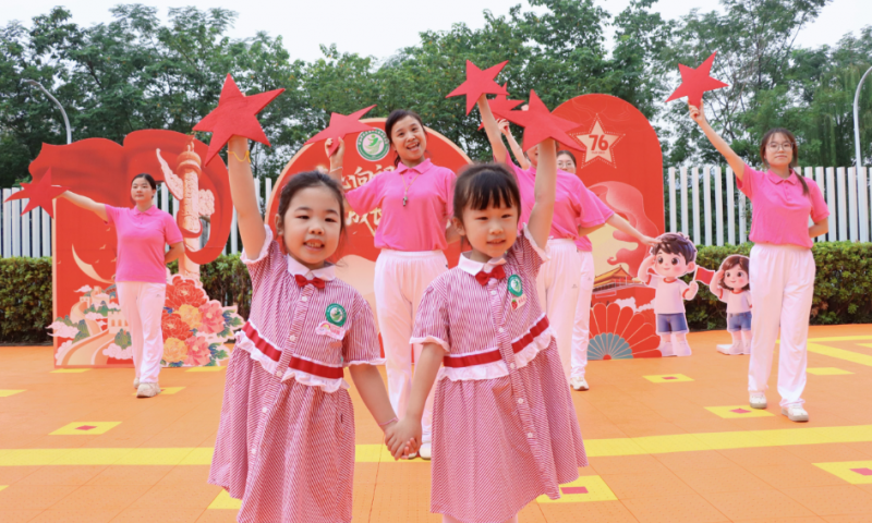 �Ϸ��а��׽������F����֮��ֈ@��ͯ������������L��ǰ��