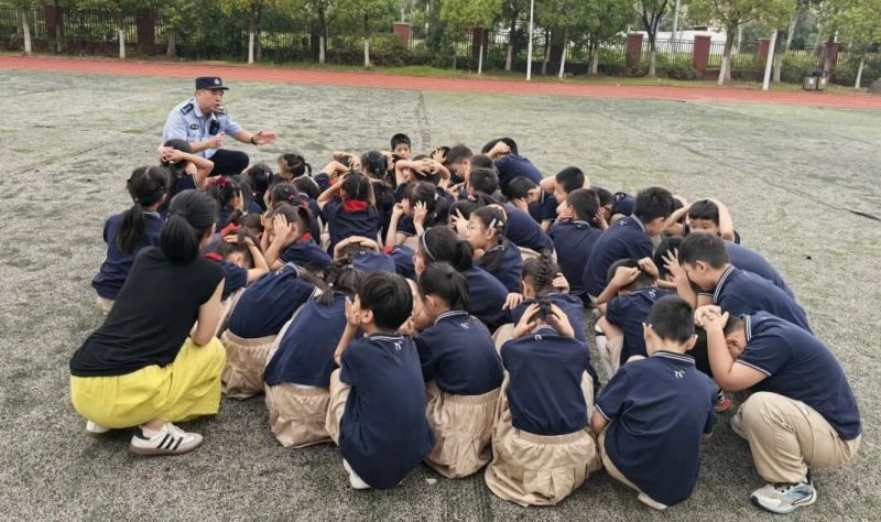 �Ϸ��а��c·����С�W�������F�_չ����һ�ˡ�����������ɢ�ݾ�