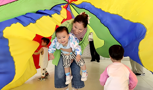 �Ϸ��а��c·�׃��@�������F�������ģ�ů�Ĺ��棬��������