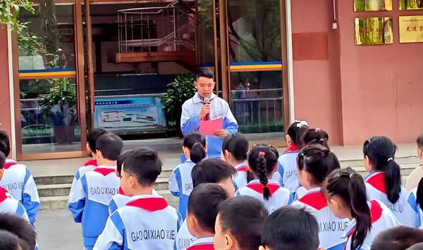 ����С�W(xu��)���}��(hu��)�h�\��У�@�w����(ji��)