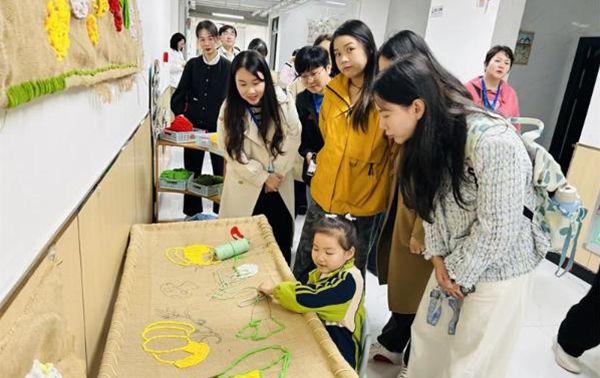 �Ϫ�h���P(gu��n)���ČW(xu��)У��һ��(ch��ng)�����˲����B(y��ng)�ġ��p�򱼸���