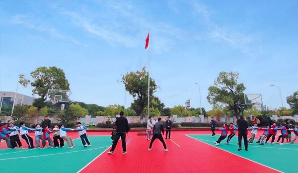 ʮ�����ČWУ�w�������κӱ�ِ�cȼ�\�Ӽ���