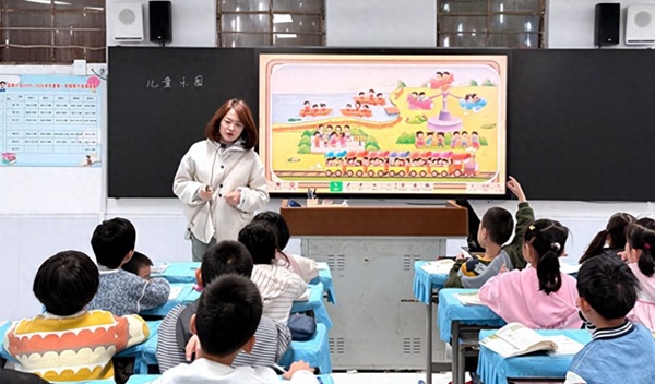 ����С�W���꼉���L�_���գ���Уͬ�������_