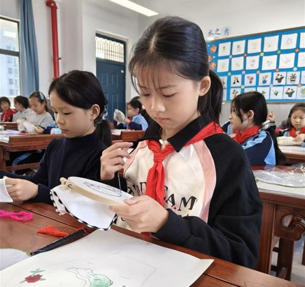 �V���Ќ��С�W��У�^����ͯ���C���n���_չ�F�ȴ��C���� ��W�Ƃ��Ђ��y�Ļ�