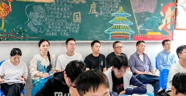 �~��һ���_չ2025���½̎������n���