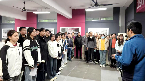 �Ϸ����У���Ӱ��S�� ʷ���Ӣ��