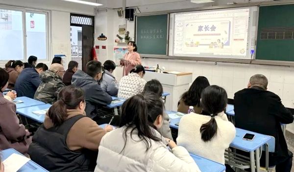 ���b��С�W(xu��)�۴�·У�^(q��)���L�_���ջ�ӈA�M�e��