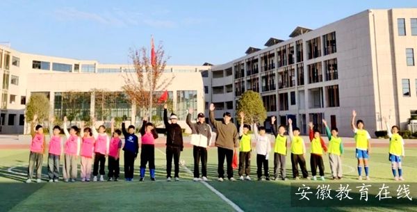 �Ϸʎ�����С�������F�L�S��У������У�@����ِ����չ�