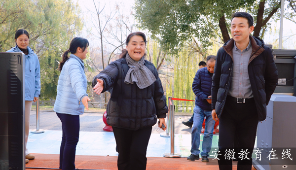 �Ϸ��а��c·�׃��@����֮��ֈ@ӭ��ʳƷ��ȫ�M(j��n)�Ќ��(xi��ng)�z��